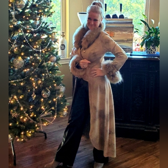 Finn Raccoon Fur Cuffs & Collar Set - Picture 12 of 17